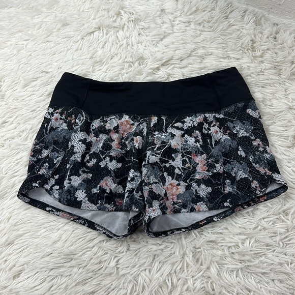 Lululemon Run Times Short II 4" Spring Bloom Multi / Black - Picture 1 of 6